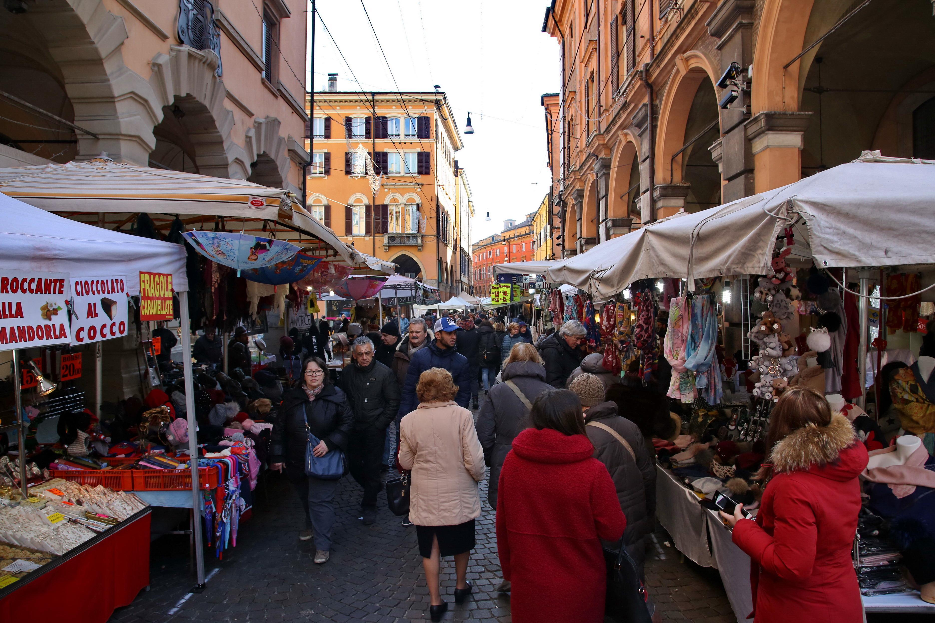Fuoriclasse/ Fiera di S. Antonio, Modena si popola di colori. 