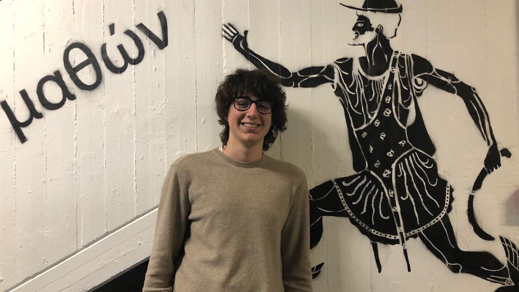 Fuoriclasse/ Federico, giovane poeta con la vena pessimista: " I versi vengono da soli"