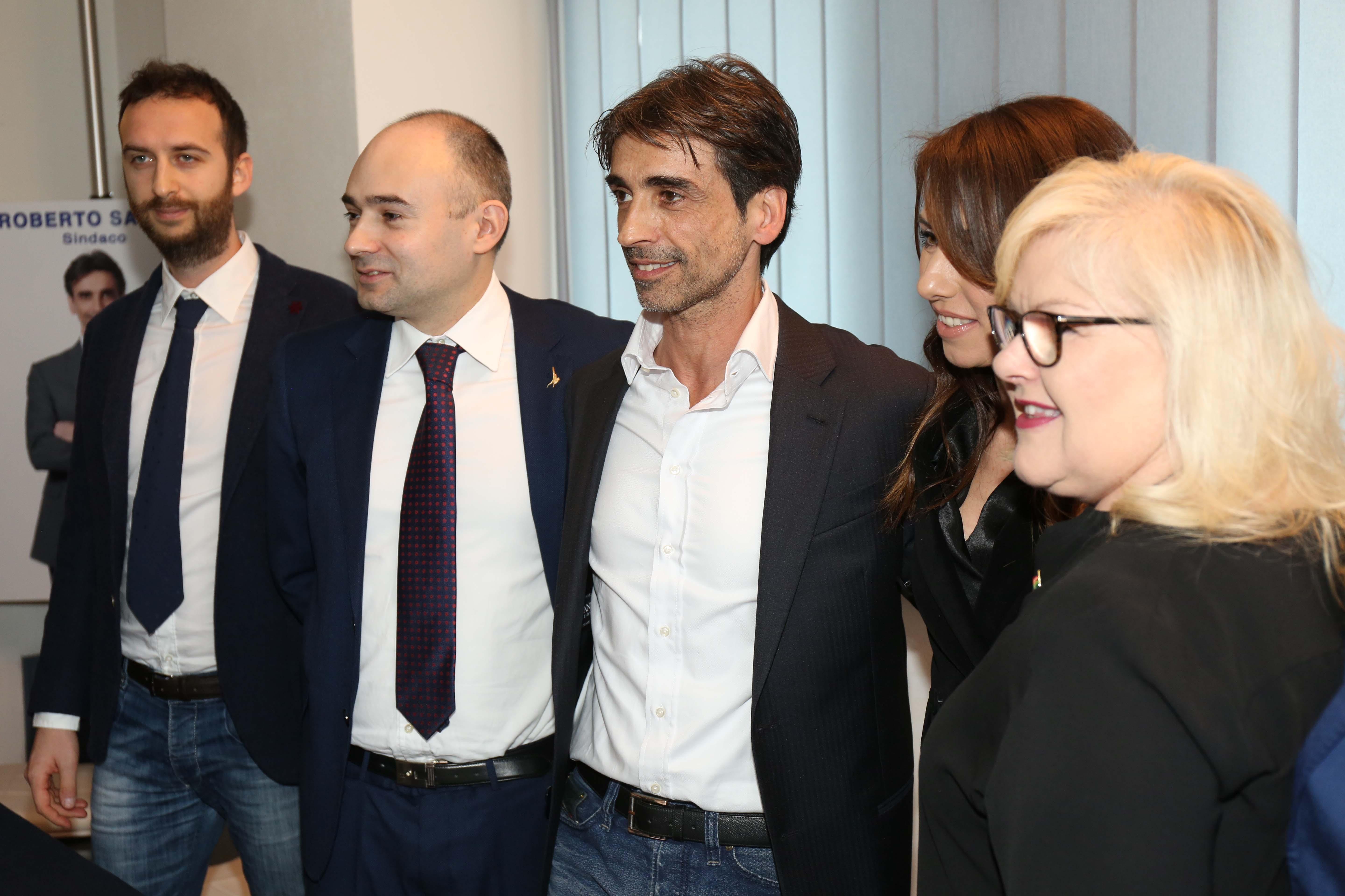 Reggio Emilia, non solo il fotografo Salati: a destra ci sono altri lavori in corso 