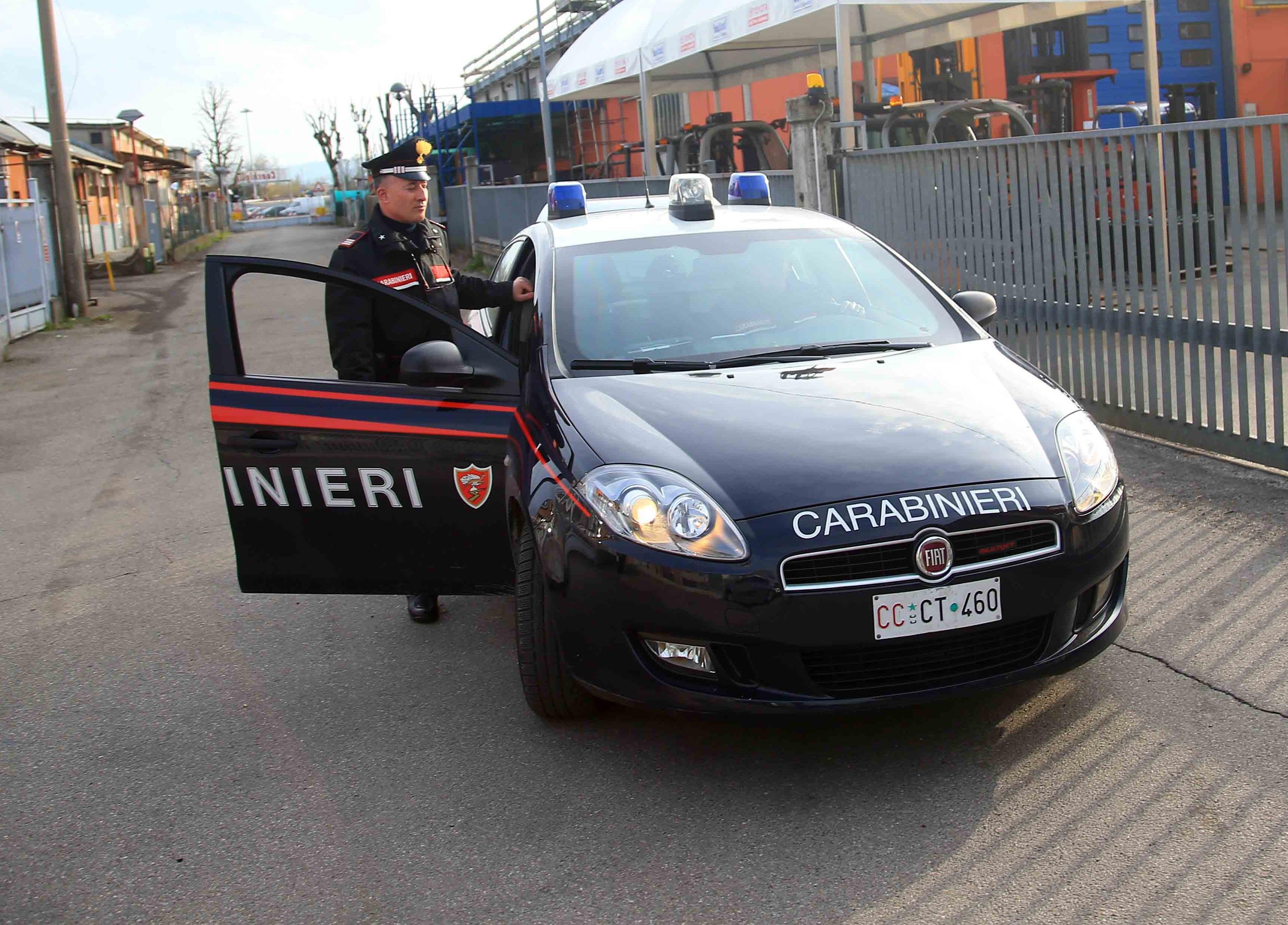 Spaccia eroina ma è ai domiciliari, arrestato pusher pakistano