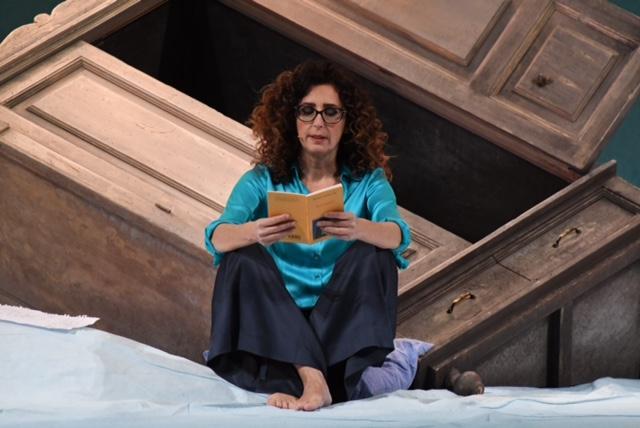 Carpi. La comicità graffiante di Teresa Mannino per sorridere riflettendo sull’umanità 
