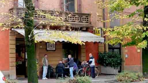 Il bar Commercio di via Amendola a Campegine