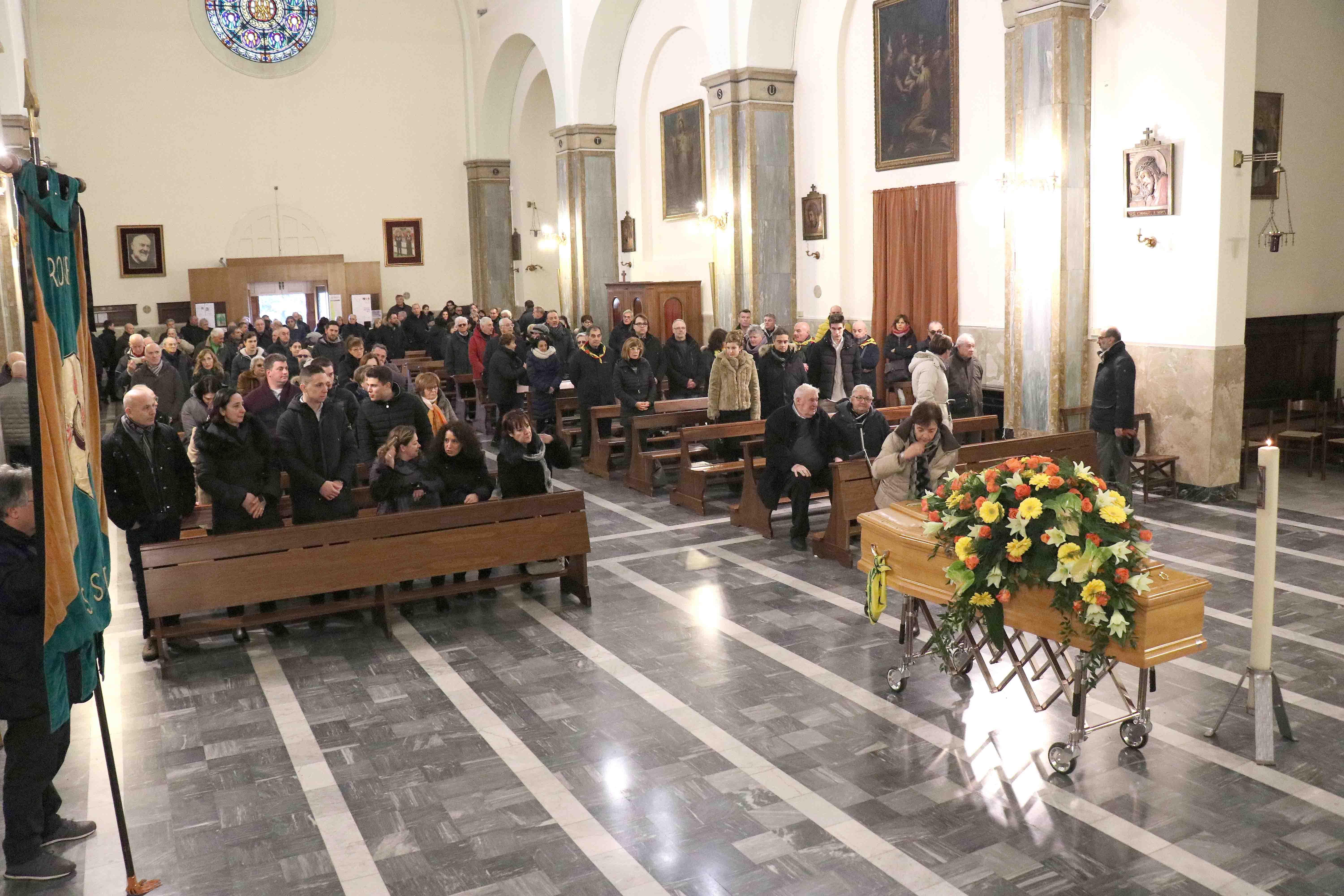 Chiesa gremita per l'addio a Giorgio Cavallari