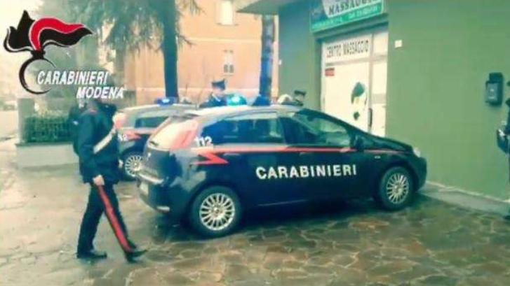 Centri massaggi di Carpi: controlli dei carabinieri a gestori, dipendenti e clienti