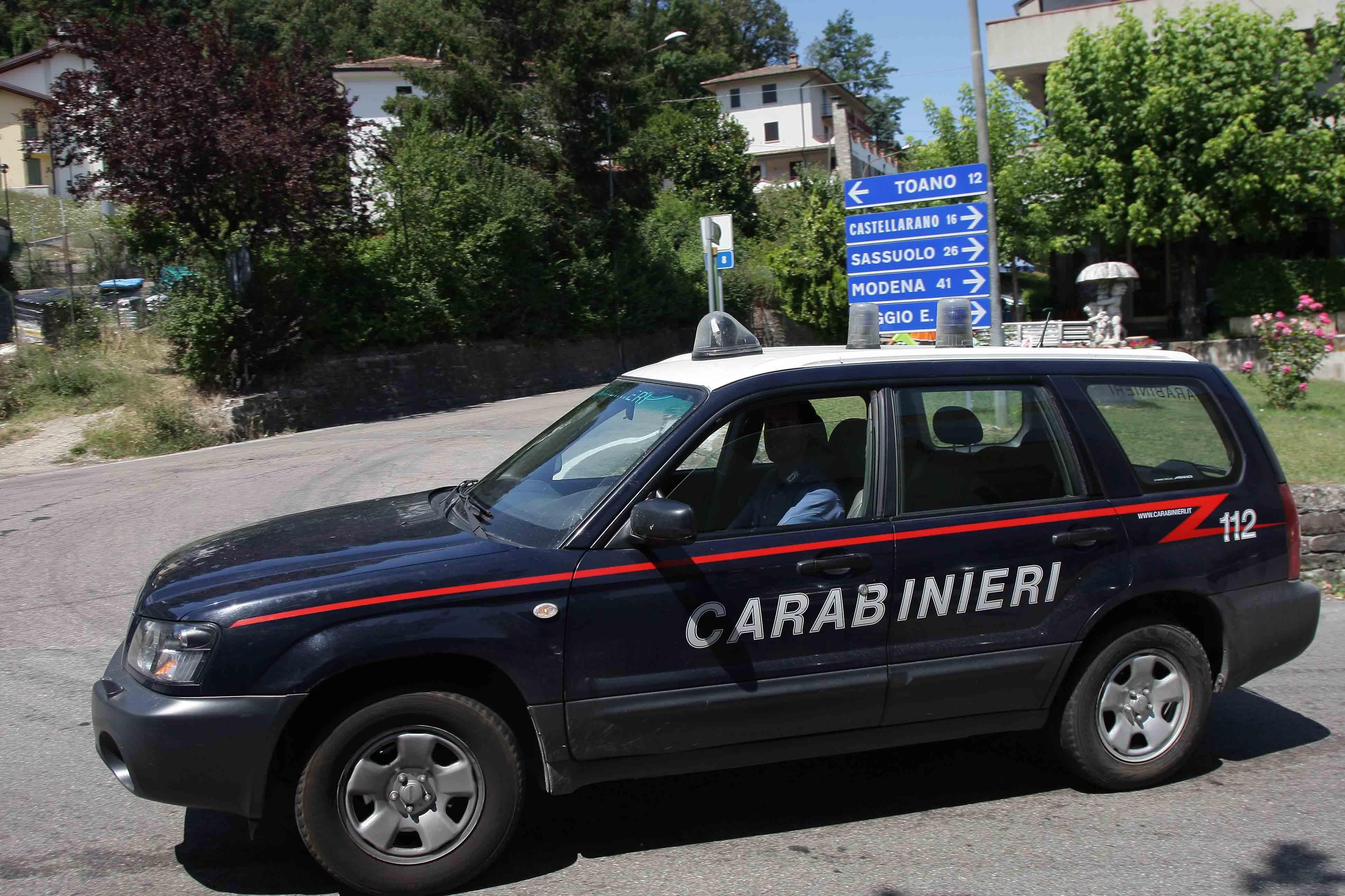 Forza il posto di blocco e fugge a folle volecità, denunciato