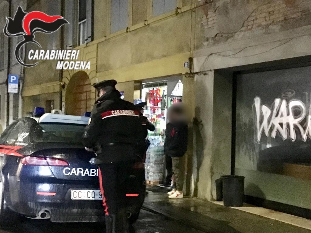 Carpi, vende alcol a minorenni. Maxi multa a commerciante
