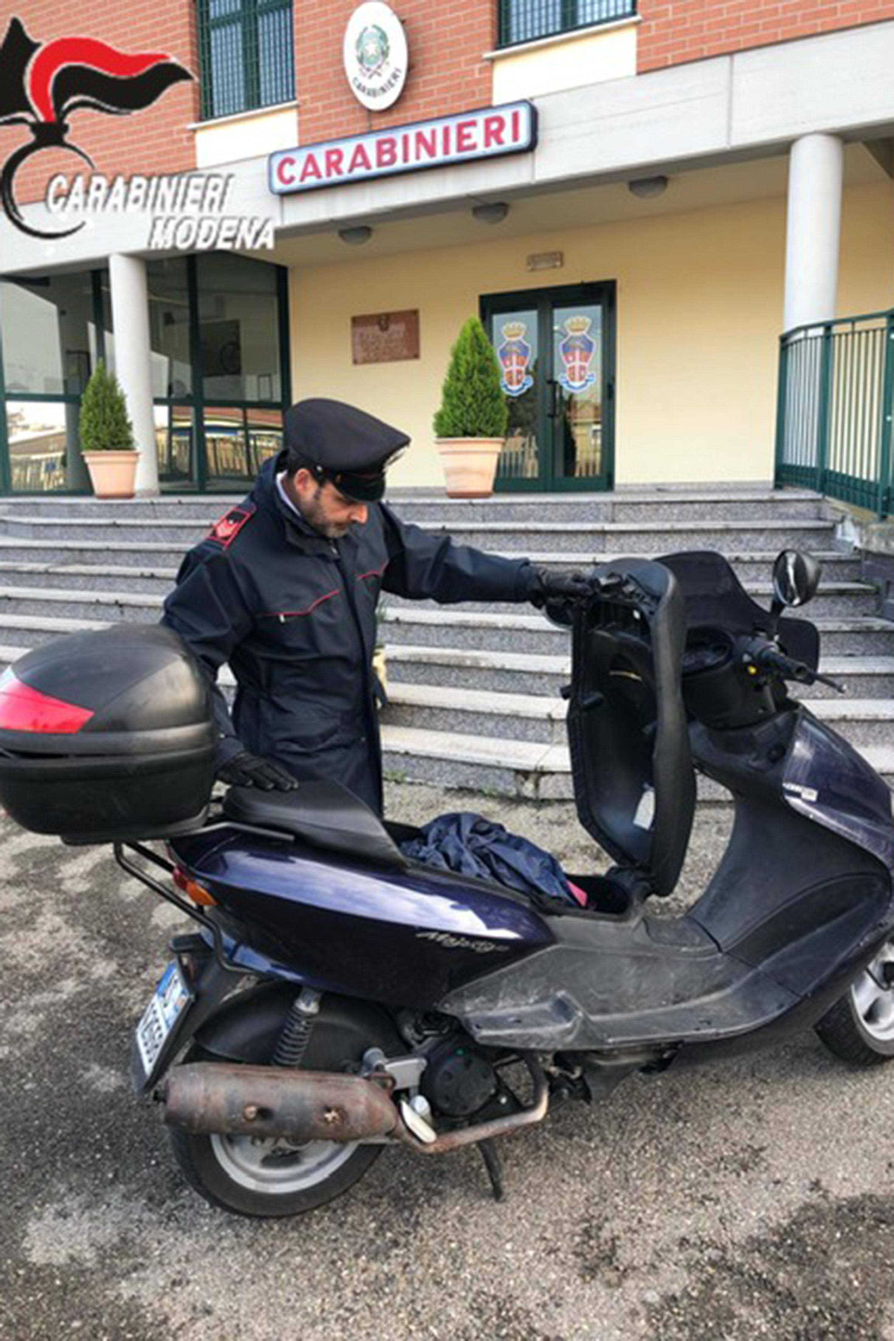 Carpi, arrestato il rapinatore che dava la caccia alle donne