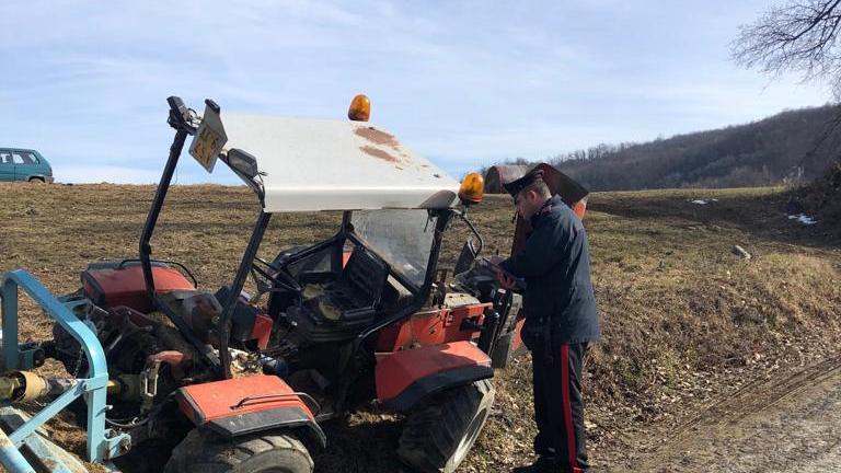 I carabinieri di Carpineti sul luogo dell'infortunio mortale