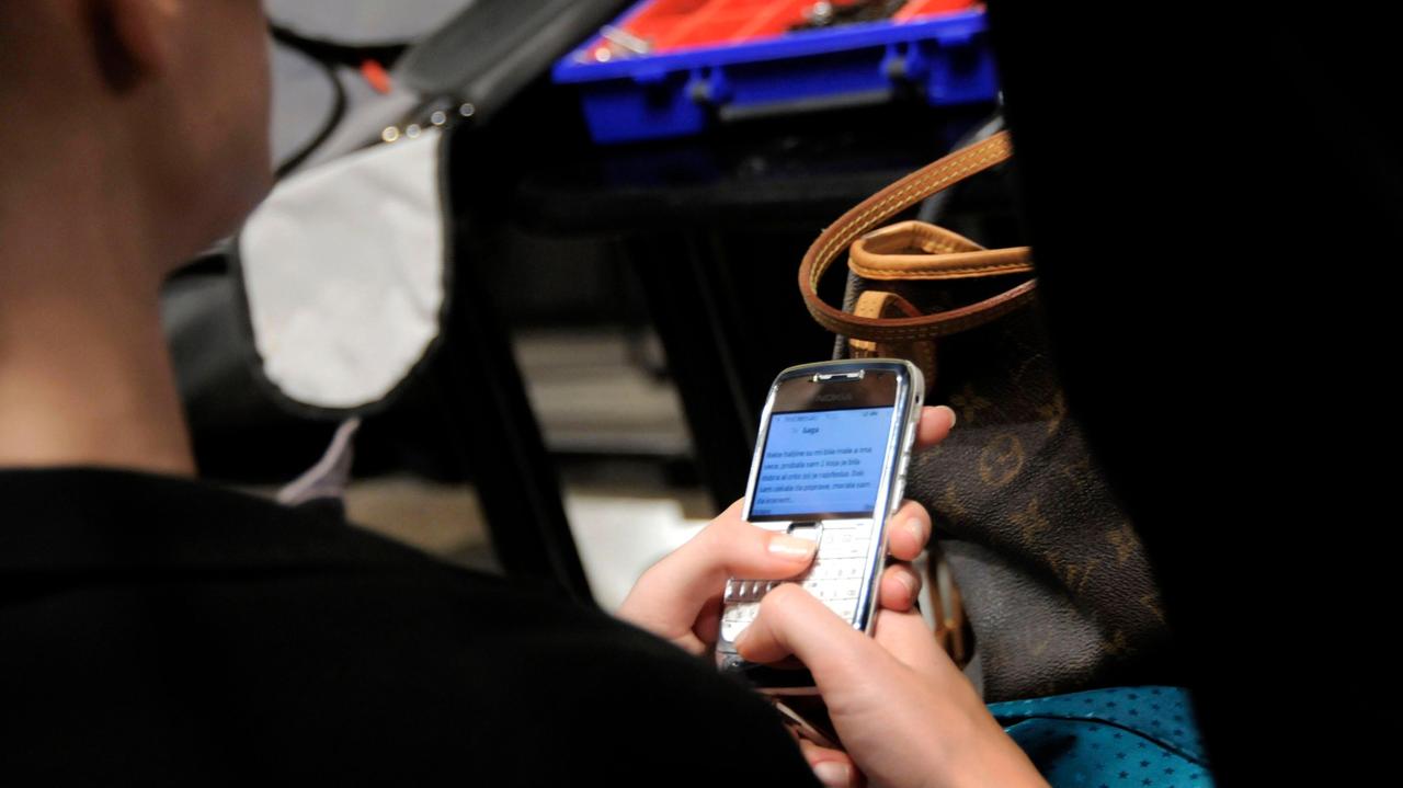 Castelnovo Sotto, usa il cellulare rubato a una disoccupata: denunciata 35enne per ricettazione