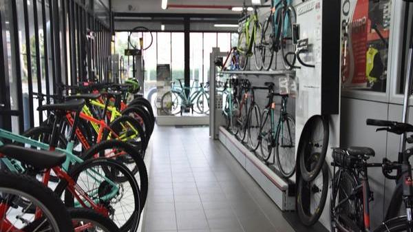 Il negozio Pro Bike in via Provinciale Nord a Novellara