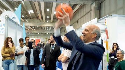Il ministro dell'istruzione Marco Bussetti è un grande appassionato di basket