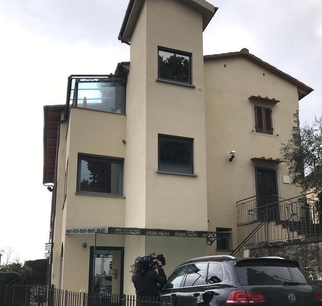 «I Renzi? Chi sono?» Tiziano ai domiciliari ma Rignano trema solo a nominarlo 