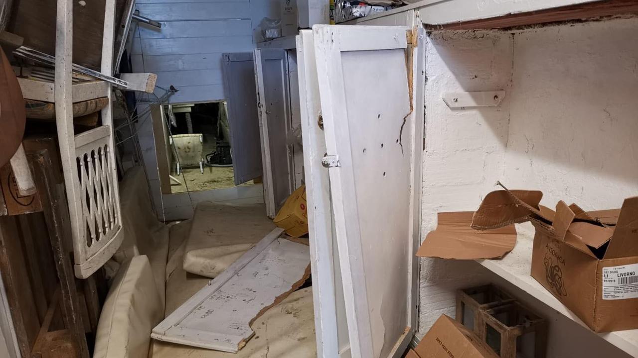 Raffica di raid notturni di ladri-vandali nel ristorante distrutto dalla mareggiata