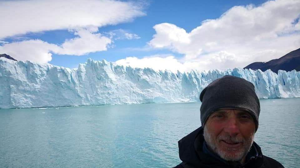 Carlo Pellegrini è arrivato fino “alla fine del mondo”, cioè la Patagonia, per sensibilizzare le persone a donare a favore dell’ospedale pediatrico Meyer di Firenze