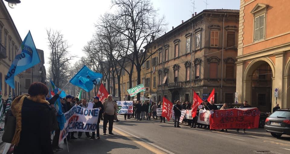 Scuola, presidio di protesta davanti alla Prefettura di Reggio Emilia