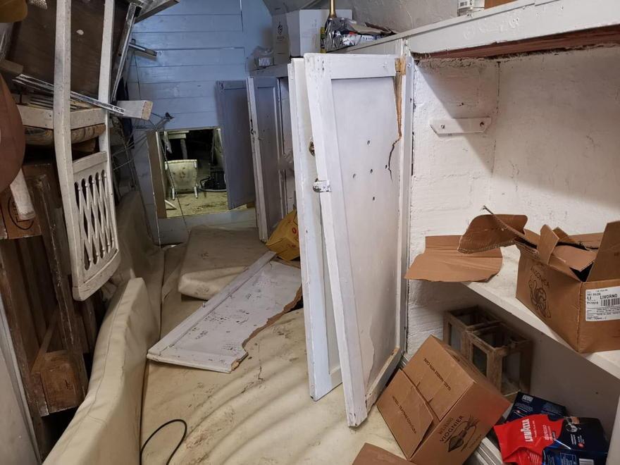 Raffica di raid notturni di ladri-vandali nel ristorante distrutto dalla mareggiata 
