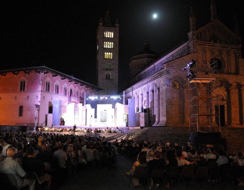 Il Flauto magico incanta San Cerbone Lirica in piazza accenderà l’estate 