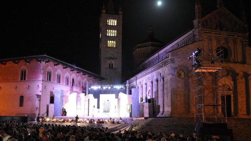 Il Flauto magico incanta San Cerbone Lirica in piazza accenderà l’estate