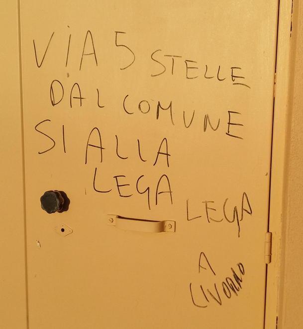Scripta mutant sui muri del lungomare
