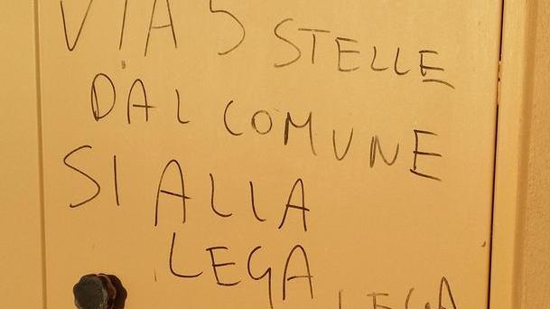 Scripta mutant sui muri del lungomare