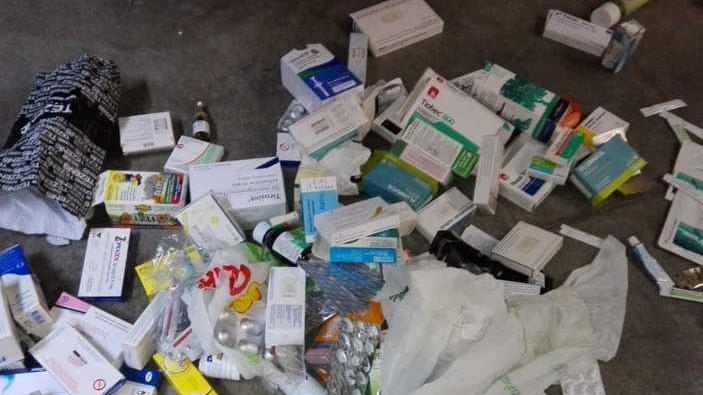 Discarica di farmaci spunta nel parcheggio dell’omicidio