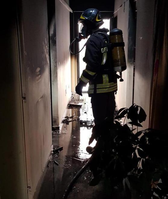 Fuoco al centro estetico Distrutta una cabina 