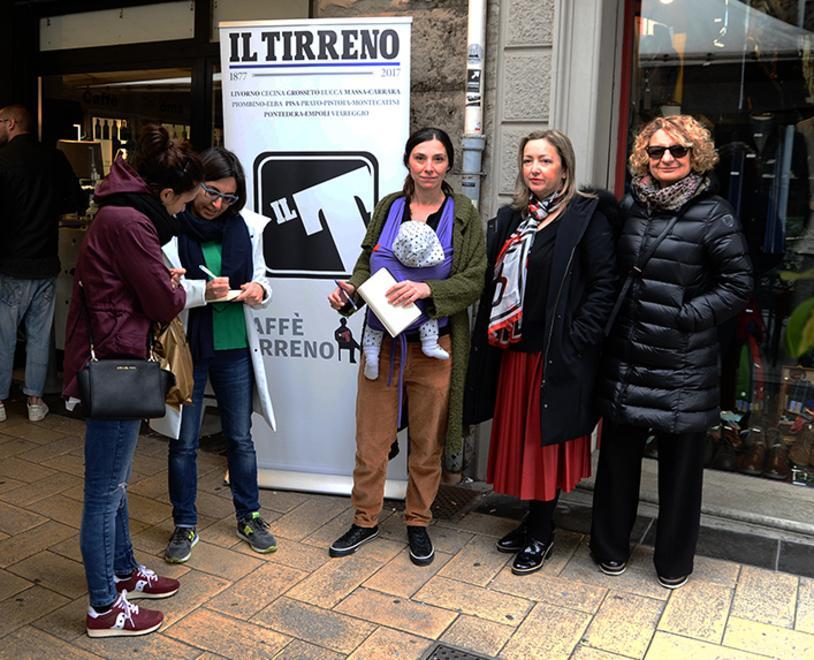 Appuntamento in centro con decine di persone al Caffé Tirreno 