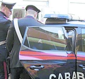 Litiga con i genitori e fugge Inseguimento dei carabinieri 