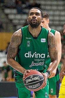 Il nuovo biancorosso Patrick Richard in maglia Badalona