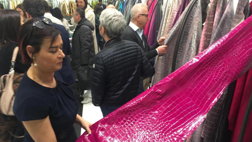 Dalla biscia fluo all’alligatore opaco: le concerie puntano sull’effetto choc