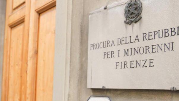 Il liquido corrosivo gettato a caso per noia