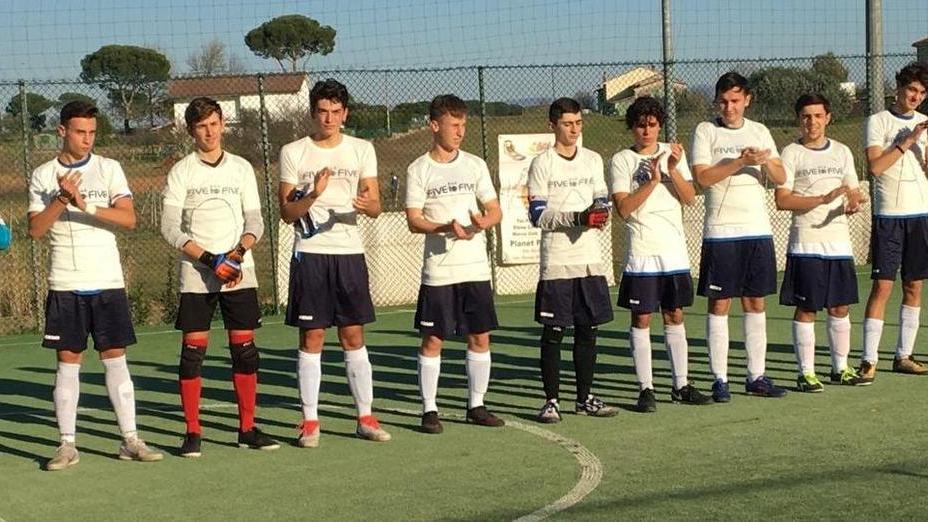 “Forza Raga!”: bellissimo gesto degli under 19 del Five to Five