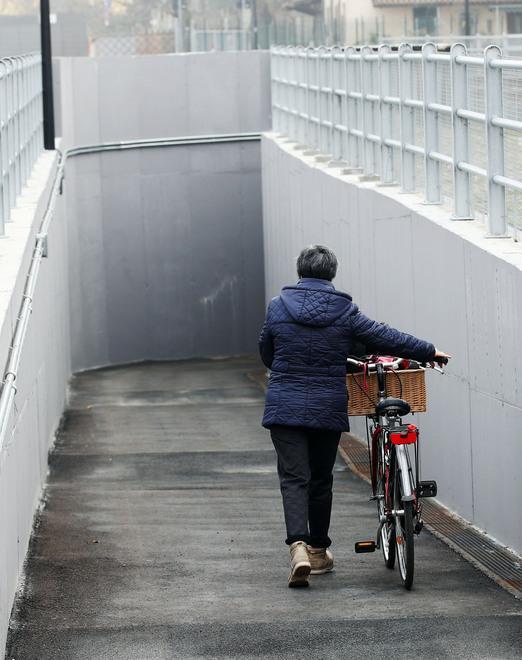 Il sottopasso ciclabile ora è diventato realtà «Paese finalmente unito» 