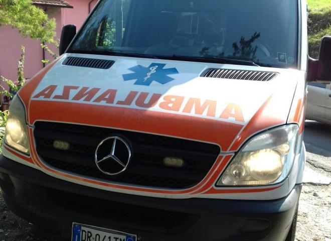 Un'ambulanza (foto archivio)