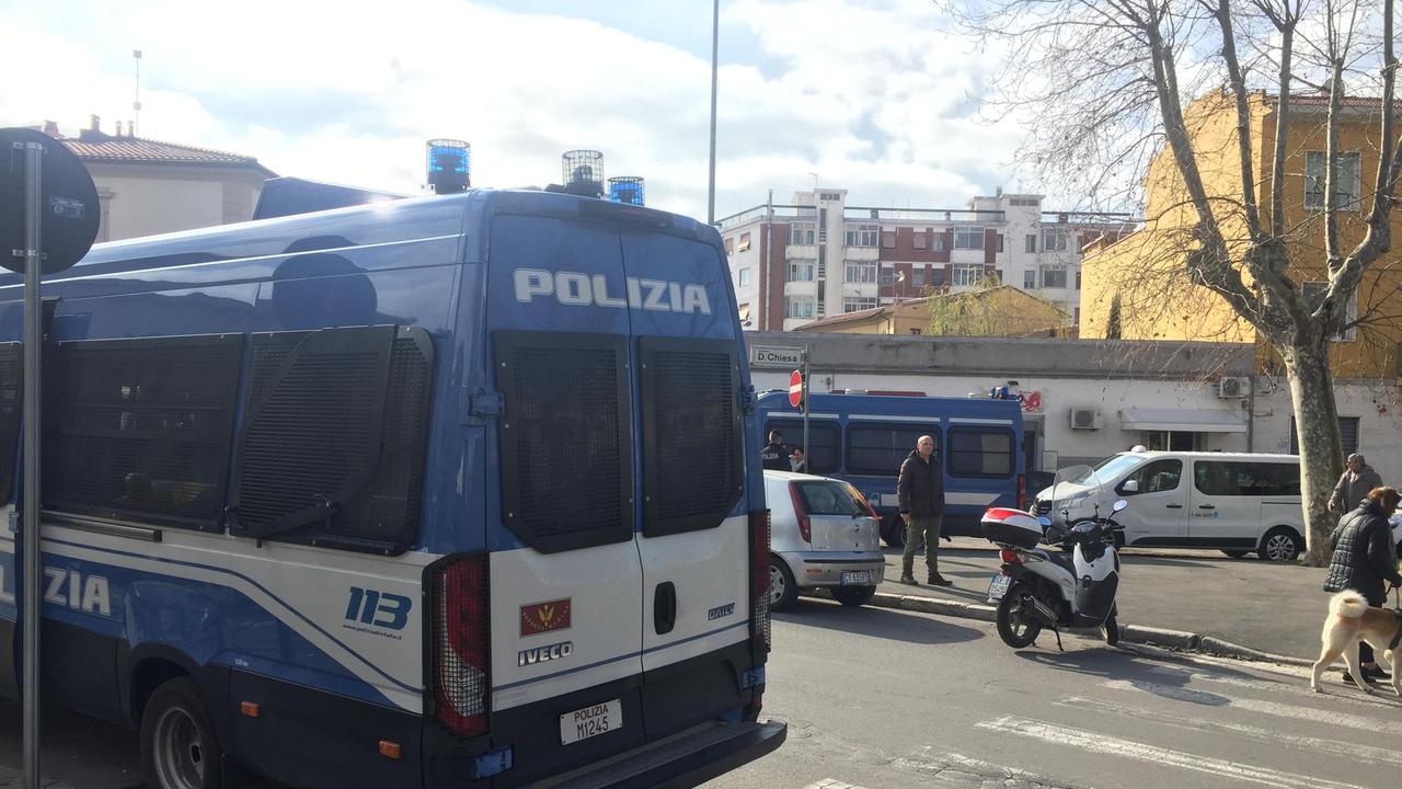 Arriva il sottosegretario alla Difesa, Colline "blindata" dalla polizia