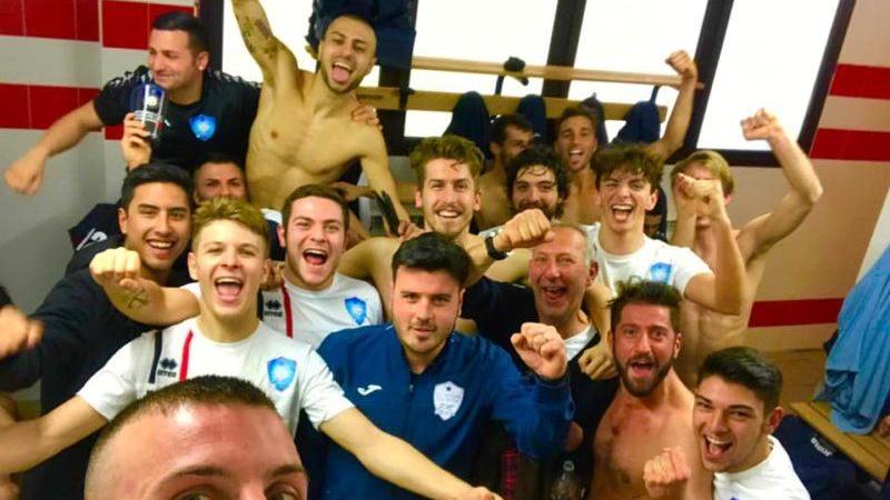 L'esultanza dei Giovani Via Nova per la vittoria della Coppa Toscana di Terza Categoria