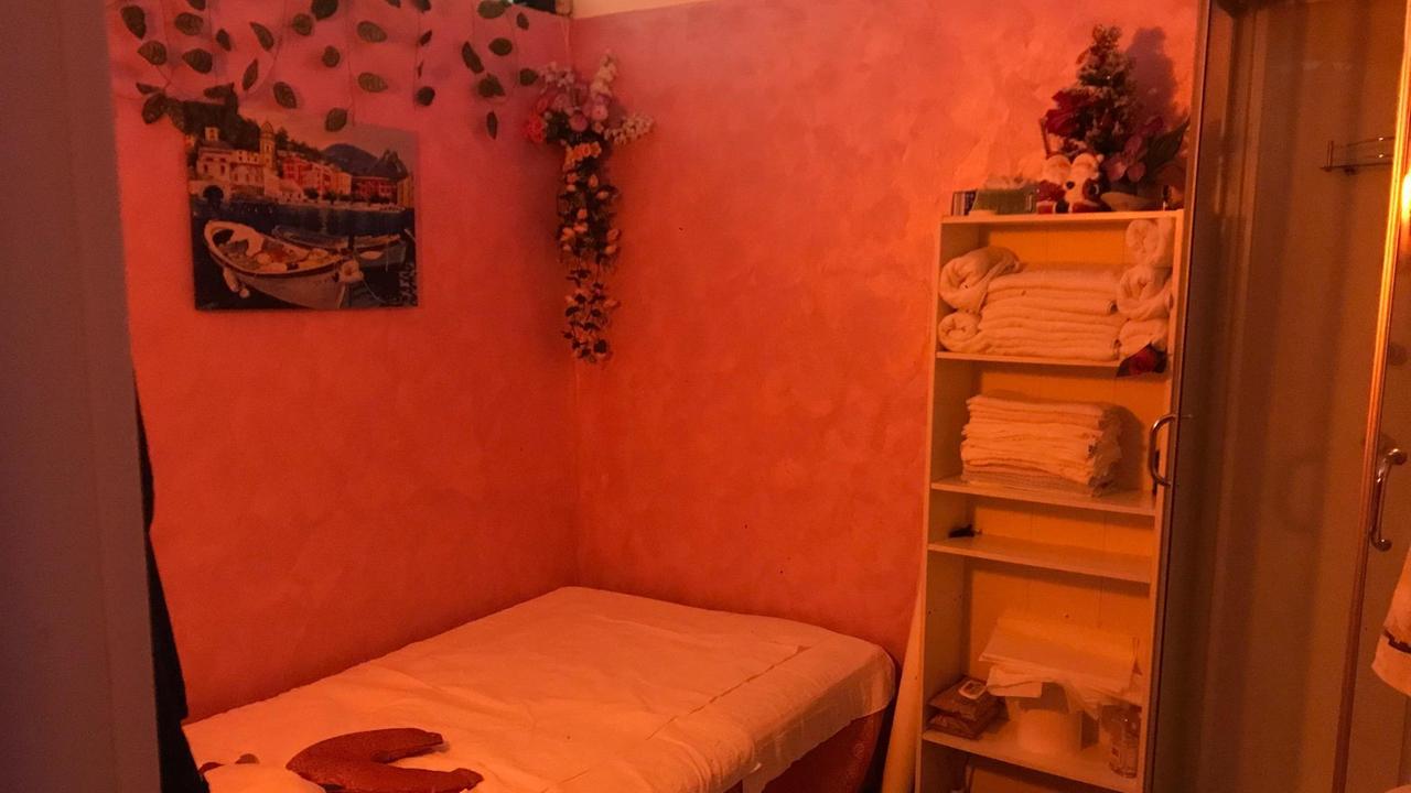 L'interno del centro sequestrato