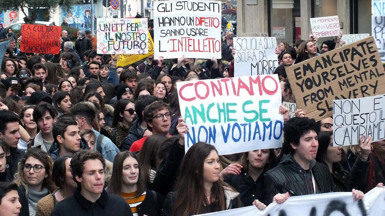 Corteo di studenti e assemblea in piazza