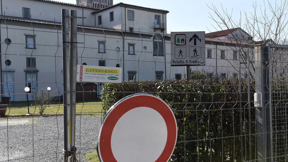 L’appello di residenti e commercianti: «Riaprite l’ostello di San Frediano»