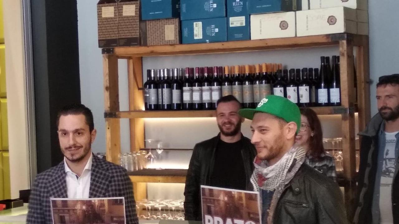 La presentazione della raccolta di firme al Caffè 21