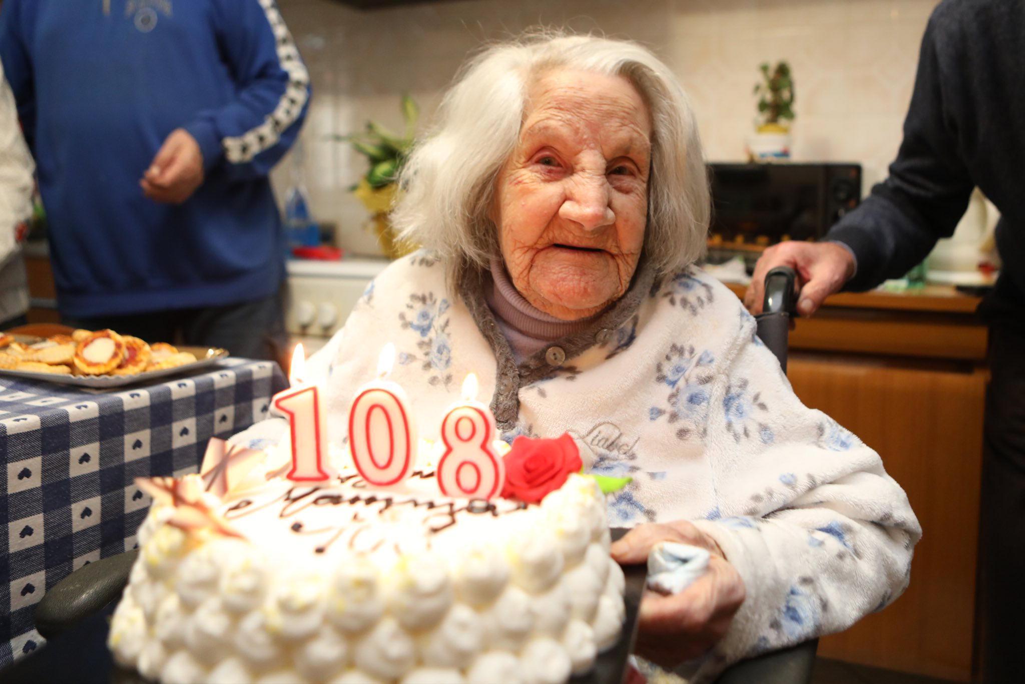Elvira spegne 108 candeline, auguri alla nonnina di Livorno