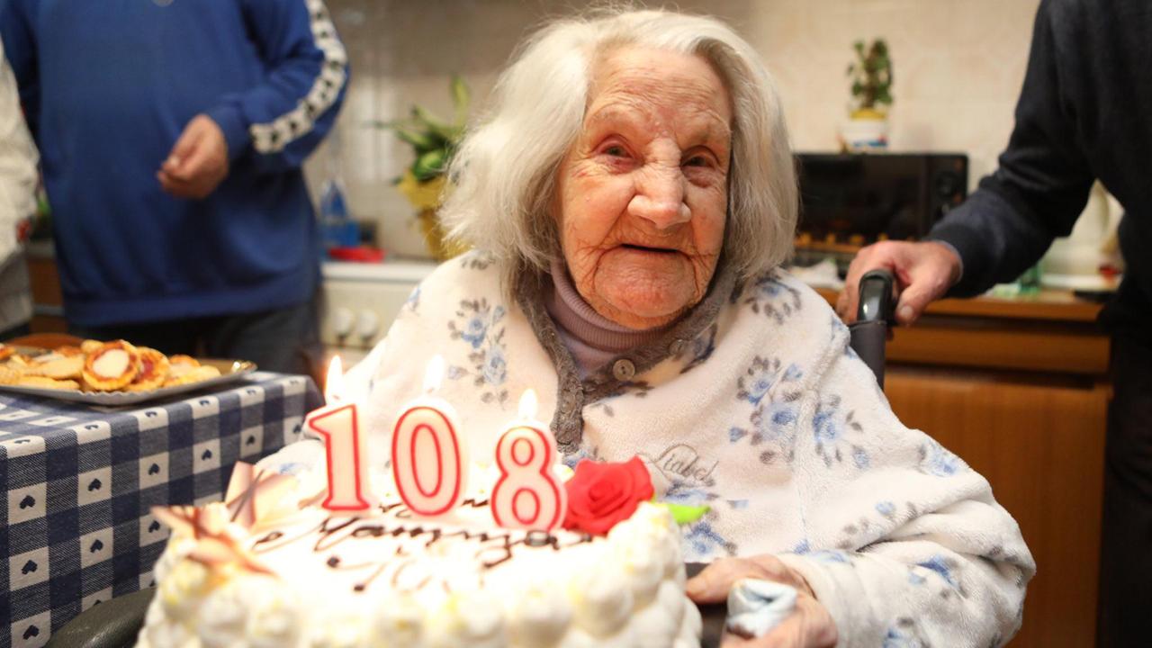 Elvira spegne 108 candeline, auguri alla nonnina di Livorno