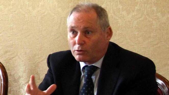 Dirigente indagato: stipendio dimezzato 150 giorni per decidere sul licenziamento