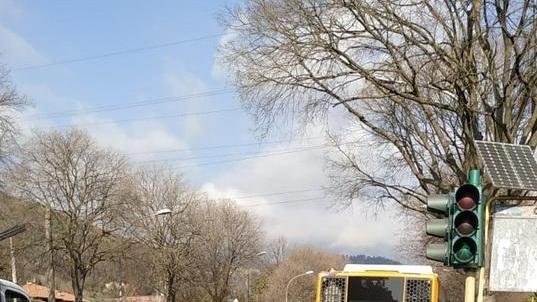 Il bus ha guai ai freni Passeggeri appiedati