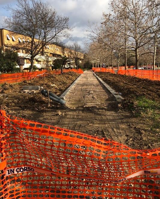 Pista ciclabile, cantiere fermo I residenti: «Cosa è successo?» 