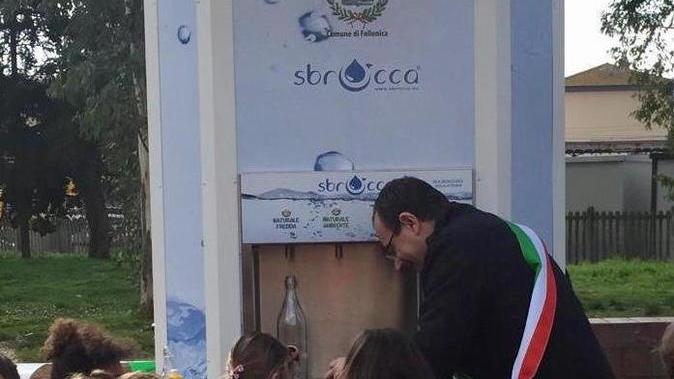 Lotta agli sprechi, sgorga l’acqua dalla seconda casetta