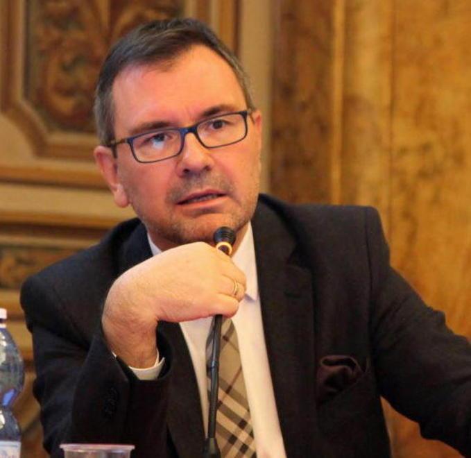 Indagine sui favori tra prof Giovannini resta indagato 