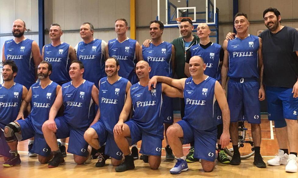 Trent’anni dopo lo scudetto i Ragazzi della Pielle del ’75 si ritrovano in via Cecconi