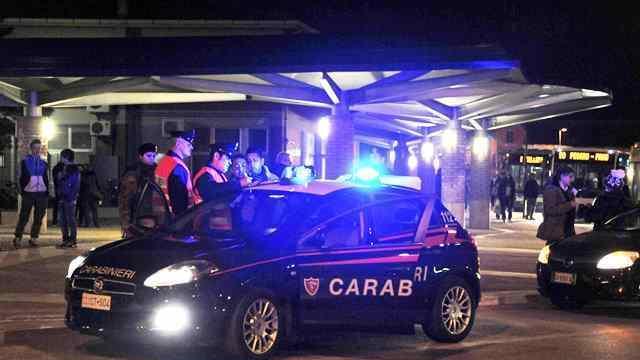 Carabinieri schiaffeggiati e morsi da una donna