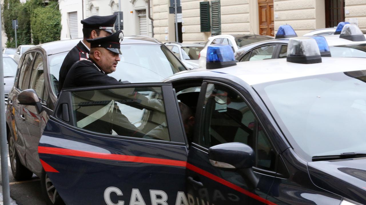 Hanno svaligiato sei tabaccherie: arrestati due giovani romeni - Video